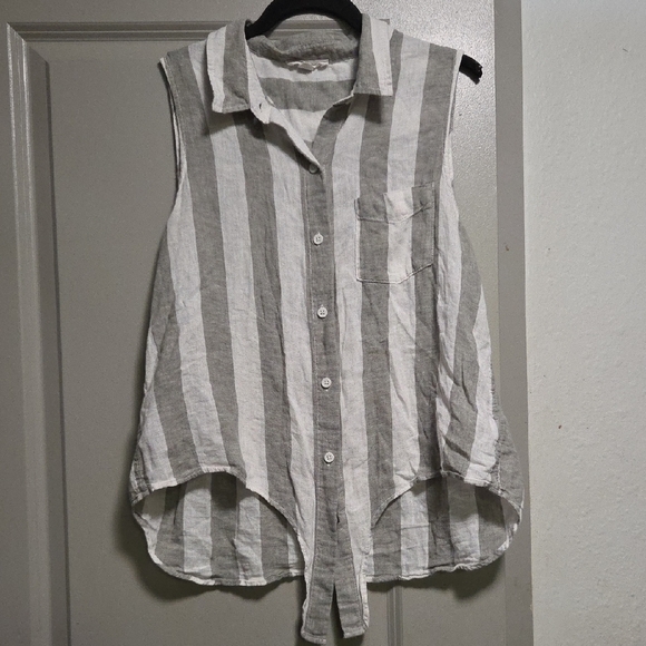 beachlunchlounge Tops - beachlunchlounge Gray and White Striped Sleeveless Shirt